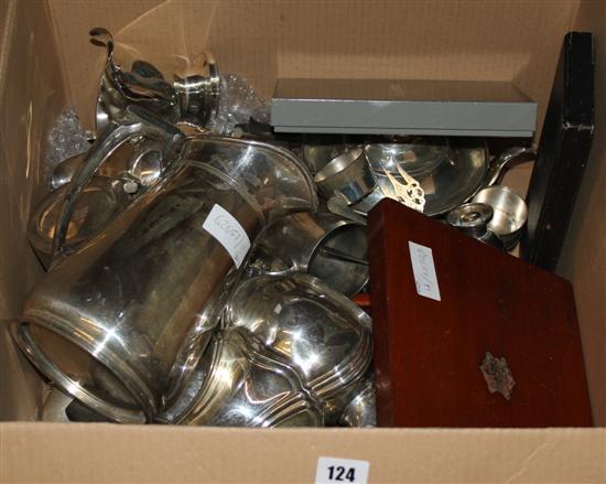 Quantity of plated items inc. Mappin and Webb lemonade jug and fish eater